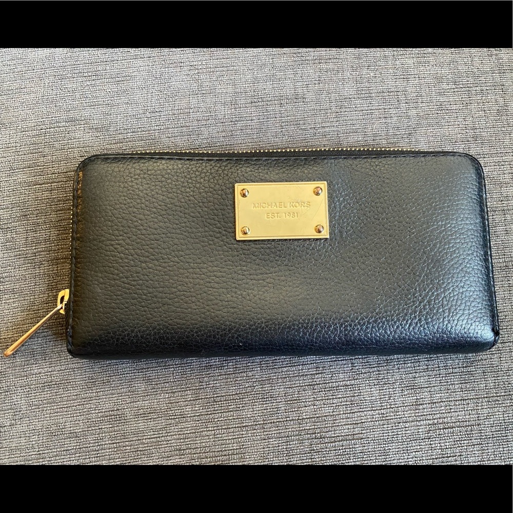 Michael Kors Zip Wallet